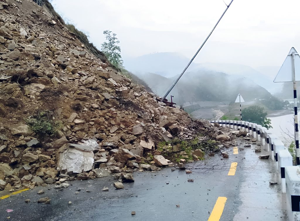 BP Highway completely blocked by landslides in Kavrepalanchok