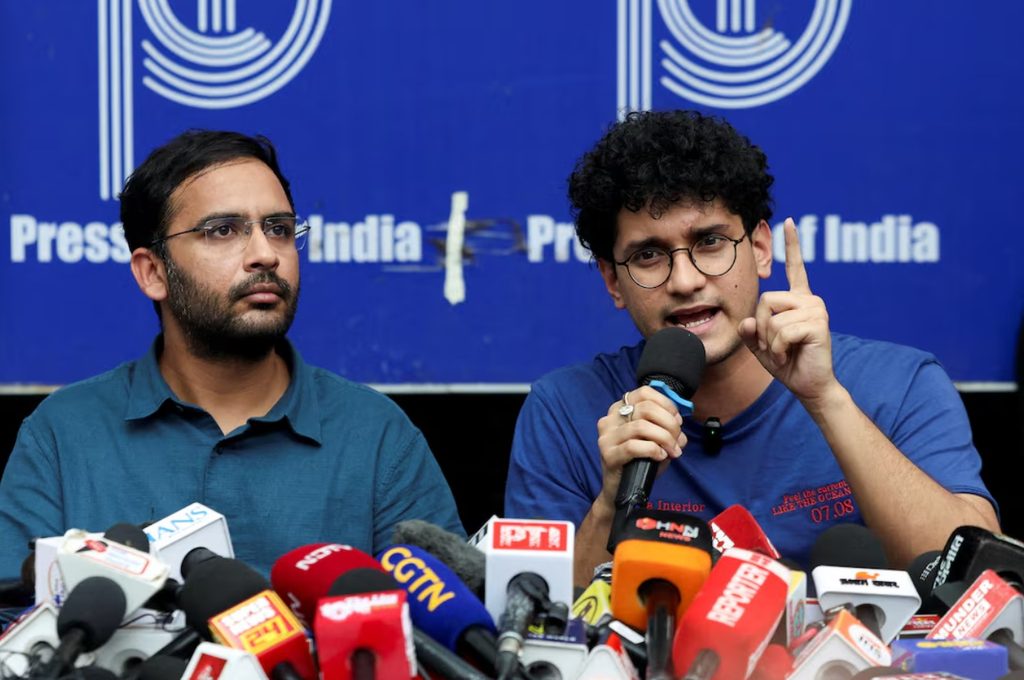 Delhi Police personnel detaining youth movement protesters outside Jantar Mantar during demonstrations in New Delhi