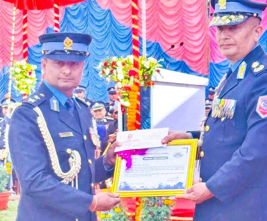 Inspector General of Police Dan Bahadur Karki presenting the Best Crime Investigator Award to DSP Subash Bhatta at Police Headquarters in Kathmandu