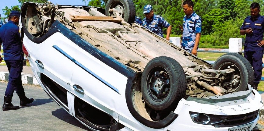 Nepal Police personnel conducting investigation at the crash site of an Indian-registered car in Banke, Sarlahi